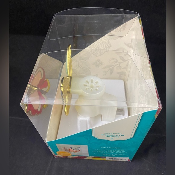 The Pioneer Woman Beautiful Butterfly Plug In Fragrance Oil Diffuser Light - Picture 2 of 5